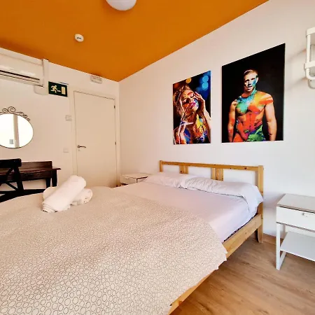 Hostal Arc House *