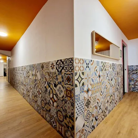 Hostel Arc House *